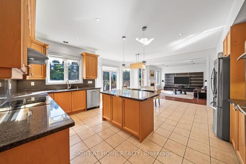 Photo 11 at 21 Lupine Crescent, Oak Ridges, Richmond Hill
