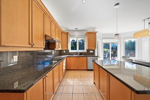 Photo 12 at 21 Lupine Crescent, Oak Ridges, Richmond Hill