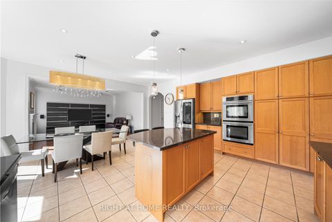 Photo 13 at 21 Lupine Crescent, Oak Ridges, Richmond Hill