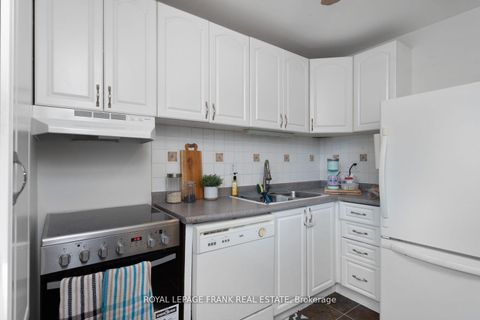 Photo 6 at 42 - 700 Harmony Road N, Pinecrest, Oshawa