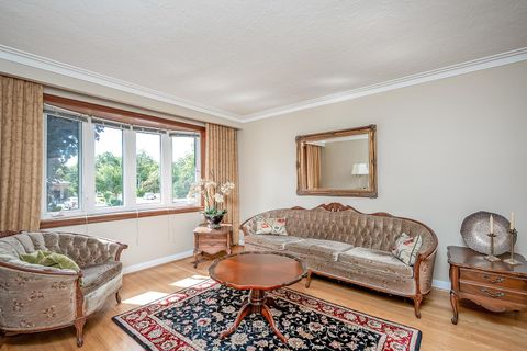 Photo 5 at 543 Pinegrove Road, WO West, Oakville