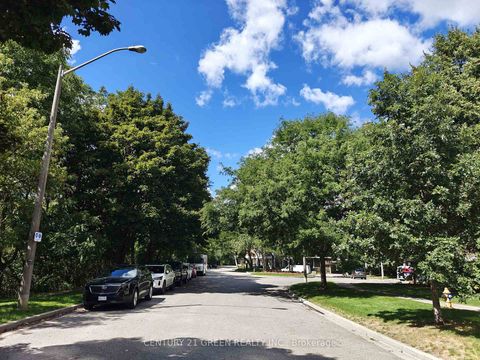Photo 3 at 1206 - 4 Park Vista, Parkview, Toronto
