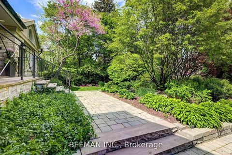 Photo 3 at 26 Farrington Drive, Windfields, Toronto