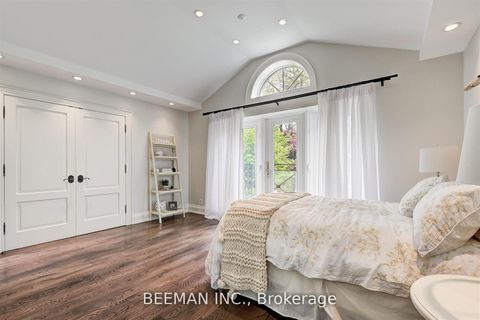 Photo 17 at 26 Farrington Drive, Windfields, Toronto