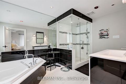Photo 18 at 26 Farrington Drive, Windfields, Toronto