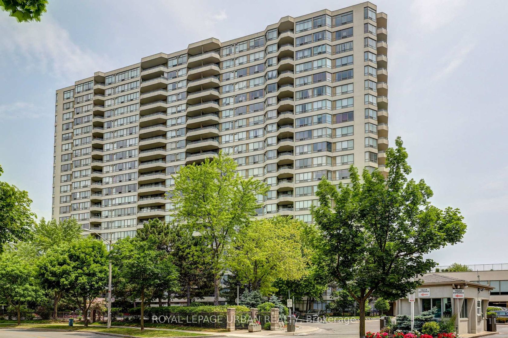 1905 - 5 Greystone Walk Drive, Kennedy Park, Toronto 