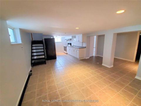 Photo 2 at 130 Yardley Avenue, Parkview, Toronto