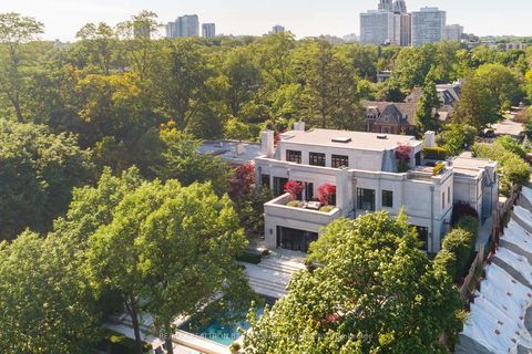 Photo 3 at 17 Ardwold Gate, Casa Loma, Toronto