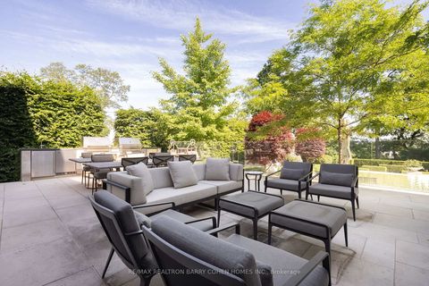 Photo 6 at 17 Ardwold Gate, Casa Loma, Toronto Photo 6 at 17 Ardwold Gate, Casa Loma, Toronto