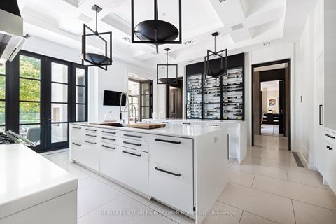 Photo 10 at 17 Ardwold Gate, Casa Loma, Toronto