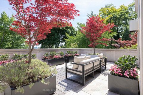 Photo 22 at 17 Ardwold Gate, Casa Loma, Toronto