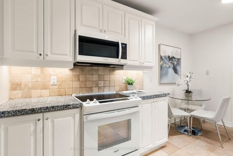 Photo 5 at 507 - 2662 Bloor Street W, Kingsway South, Toronto