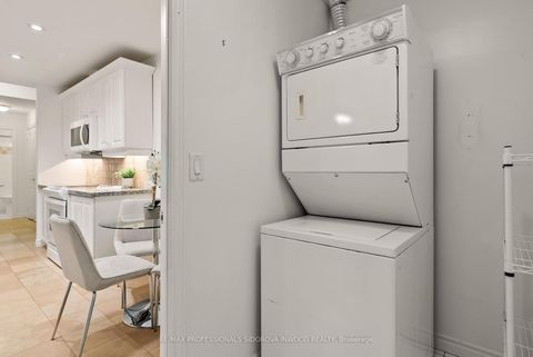 Photo 9 at 507 - 2662 Bloor Street W, Kingsway South, Toronto