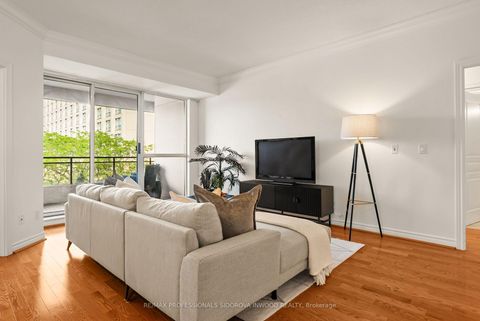 Photo 12 at 507 - 2662 Bloor Street W, Kingsway South, Toronto
