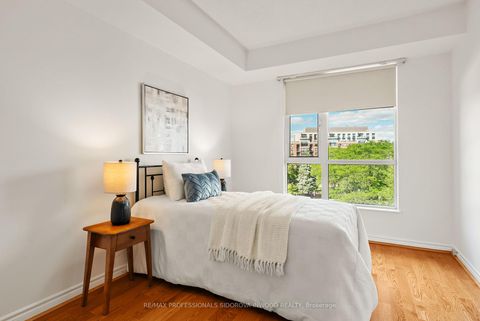 Photo 17 at 507 - 2662 Bloor Street W, Kingsway South, Toronto