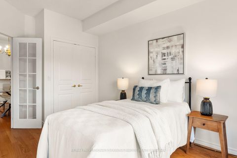 Photo 18 at 507 - 2662 Bloor Street W, Kingsway South, Toronto
