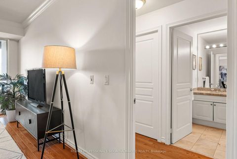 Photo 19 at 507 - 2662 Bloor Street W, Kingsway South, Toronto