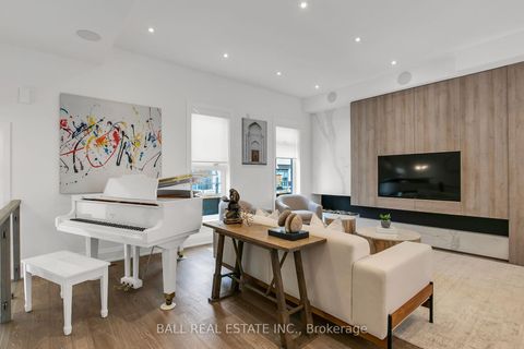 Photo 8 at 255 Smallwood Circle, Brownridge, Vaughan