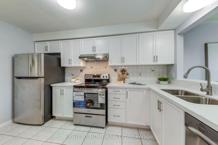 Photo 9 at 104 - 2945 Thomas Street, Central Erin Mills, Mississauga