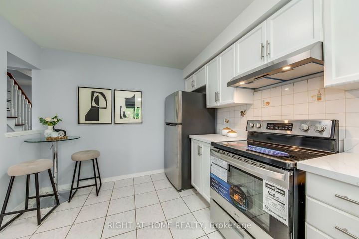 Photo 10 at 104 - 2945 Thomas Street, Central Erin Mills, Mississauga
