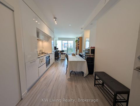 Photo 2 at 218 - 6 David Eyer Road, Rural Richmond Hill, Richmond Hill