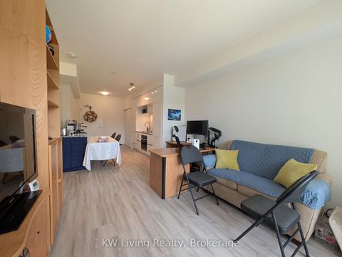 Photo 10 at 218 - 6 David Eyer Road, Rural Richmond Hill, Richmond Hill