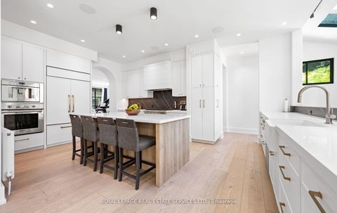 Photo 10 at 10 Colwood Road, Humber Valley, Toronto