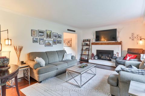 Photo 6 at 819 Srigley Street, College Manor, Newmarket