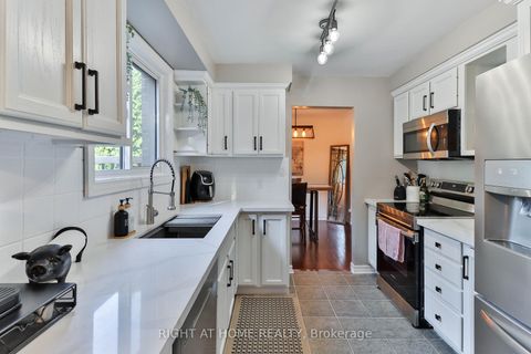 Photo 12 at 819 Srigley Street, College Manor, Newmarket