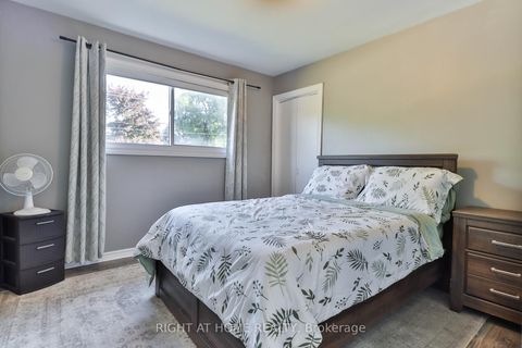 Photo 22 at 819 Srigley Street, College Manor, Newmarket