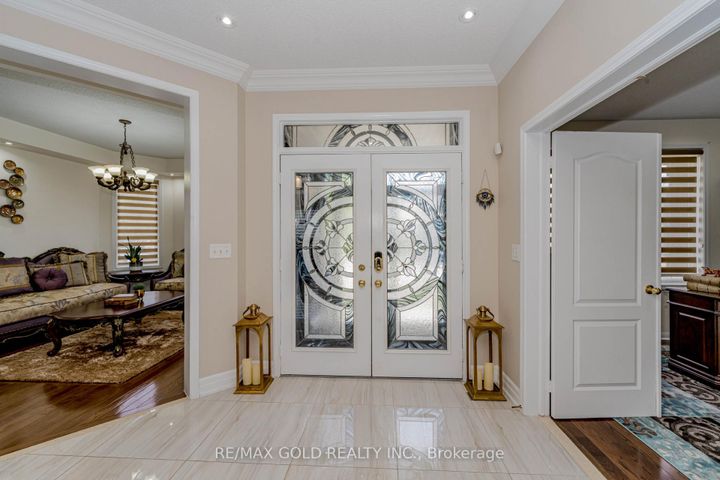Photo 2 at 28 Crocker Drive, Vales of Castlemore, Brampton