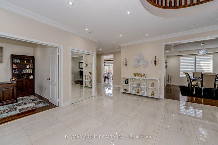 Photo 3 at 28 Crocker Drive, Vales of Castlemore, Brampton