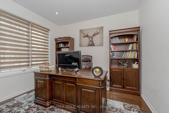 Photo 5 at 28 Crocker Drive, Vales of Castlemore, Brampton