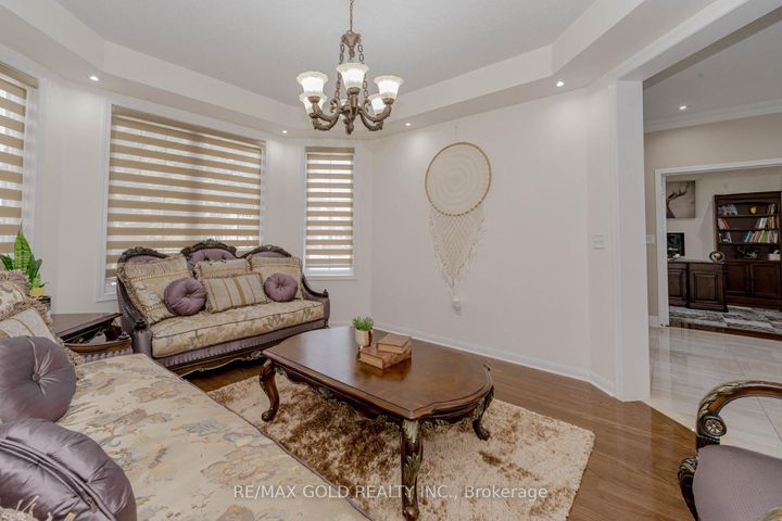 Photo 7 at 28 Crocker Drive, Vales of Castlemore, Brampton