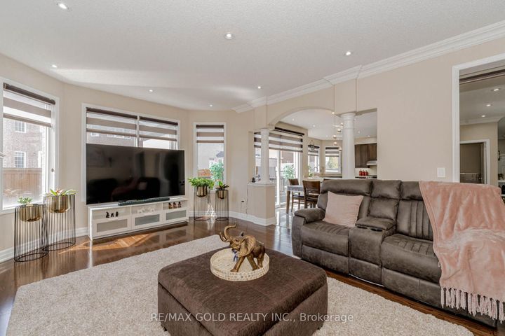 Photo 9 at 28 Crocker Drive, Vales of Castlemore, Brampton