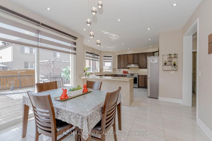 Photo 12 at 28 Crocker Drive, Vales of Castlemore, Brampton