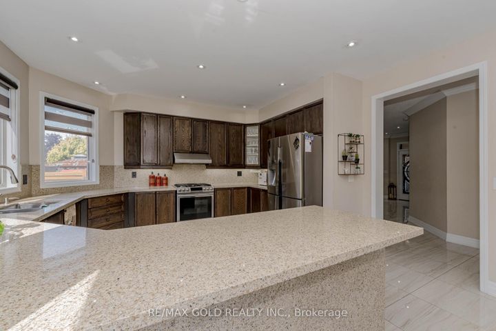 Photo 13 at 28 Crocker Drive, Vales of Castlemore, Brampton