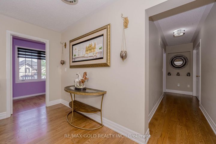 Photo 17 at 28 Crocker Drive, Vales of Castlemore, Brampton