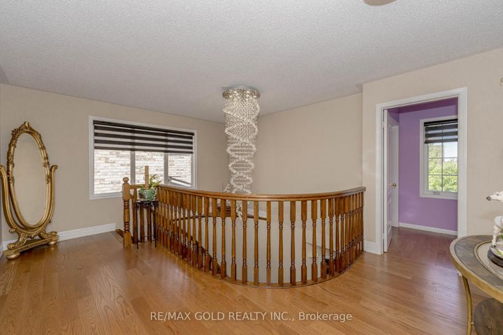Photo 18 at 28 Crocker Drive, Vales of Castlemore, Brampton