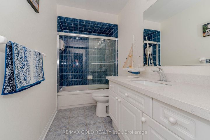 Photo 21 at 28 Crocker Drive, Vales of Castlemore, Brampton
