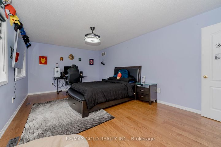 Photo 22 at 28 Crocker Drive, Vales of Castlemore, Brampton