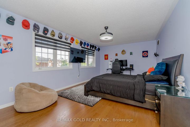 Photo 23 at 28 Crocker Drive, Vales of Castlemore, Brampton