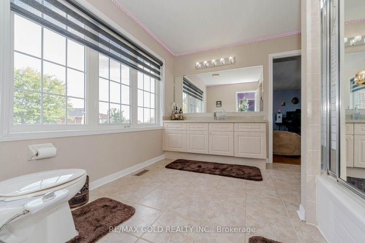 Photo 24 at 28 Crocker Drive, Vales of Castlemore, Brampton