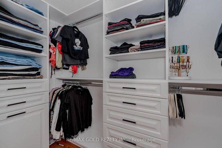 Photo 33 at 28 Crocker Drive, Vales of Castlemore, Brampton