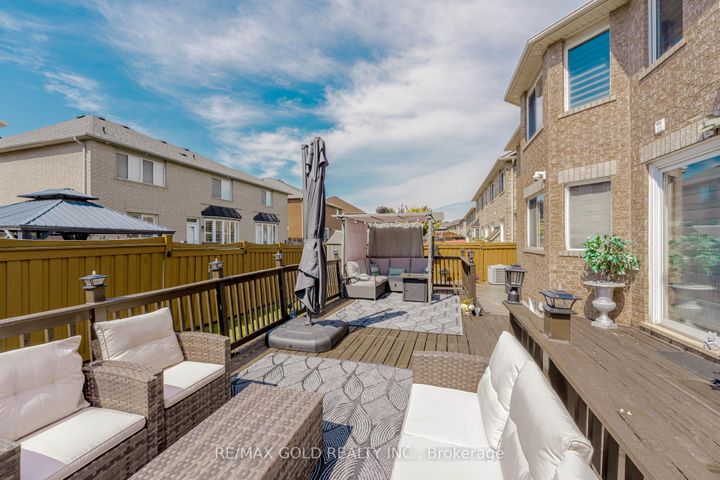 Photo 37 at 28 Crocker Drive, Vales of Castlemore, Brampton