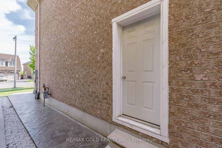 Photo 39 at 28 Crocker Drive, Vales of Castlemore, Brampton