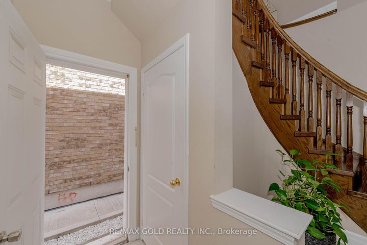 Photo 40 at 28 Crocker Drive, Vales of Castlemore, Brampton