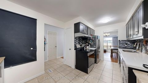Photo 7 at 132 Silver Springs Boulevard, L'Amoreaux, Toronto