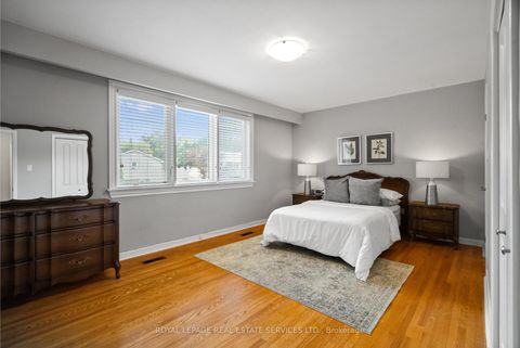 Photo 19 at 6 Longfield Road, Rosethorn, Toronto
