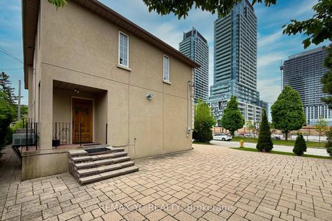 Photo 3 at 18 Mullet Road, Newtonbrook East, Toronto